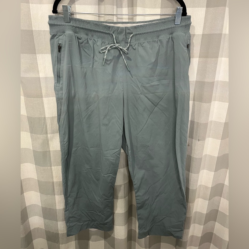 Athleta Trekkie Straight Crop Pant 16 Minimalist Grey Adventure Travel Sport